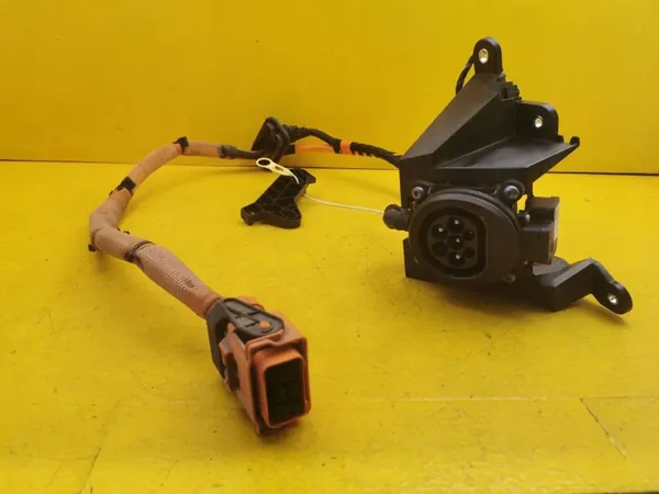 Audi Q8 Ladekabel OEM 4M8971093 - Gebraucht image 2