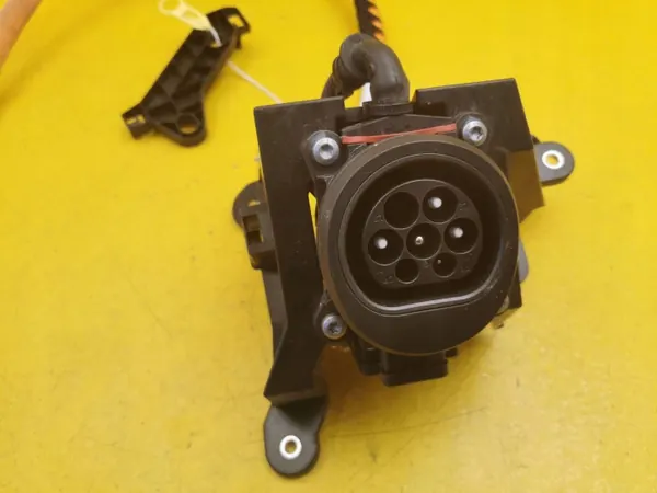 Audi Q8 Ladekabel OEM 4M8971093 - Gebraucht image 6