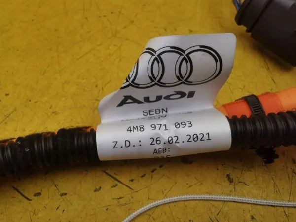 Audi Q8 Ladekabel OEM 4M8971093 - Gebraucht image 7