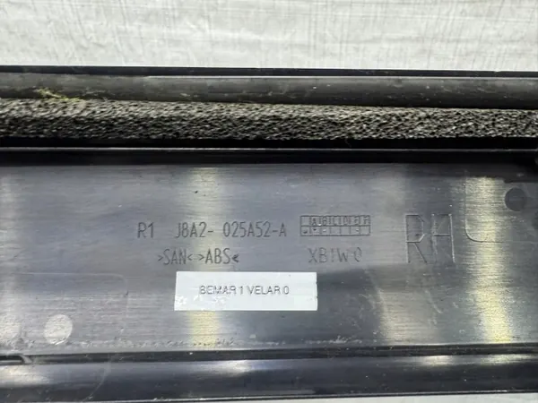 Land Rover Velar L560 vindrutslist OEM J8A2-025A52-A image 3