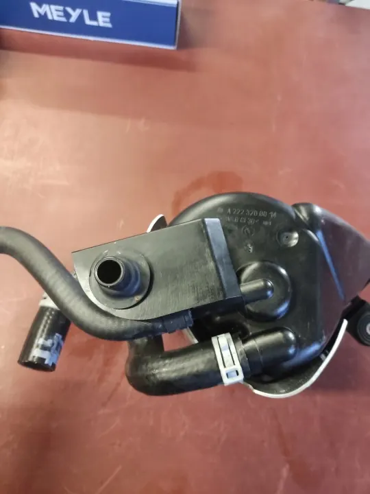 Réservoir d'huile OEM A2223200014 pour Mercedes image 3