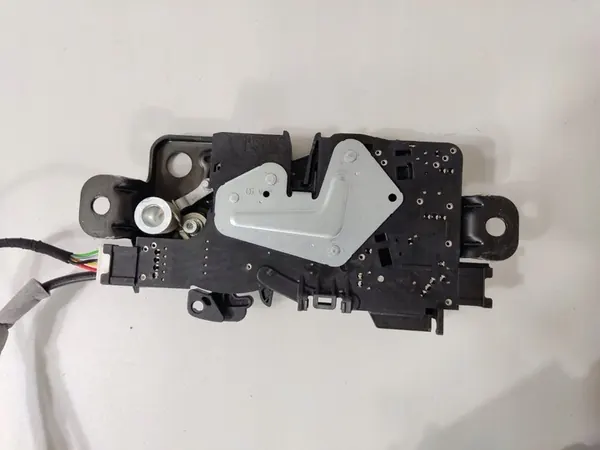 BMW 8 G14 2022 Elektrisk Baklucka Aktuator OEM 7441014 image 4