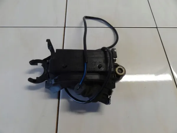 Audi A4 B5 Framvänster Dörrhandtag OEM 4A08372D image 3