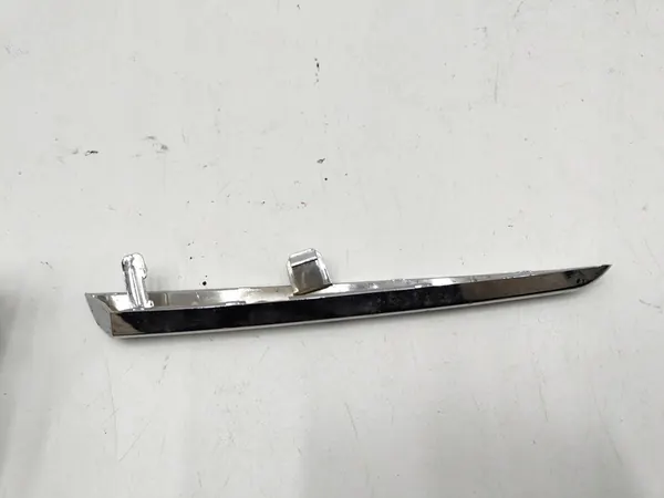 Toyota Yaris III Moldura de Para-choque Dianteiro Direito 53124-0D490 image 2