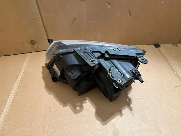 VW Amarok Oikea Etuvalo image 2