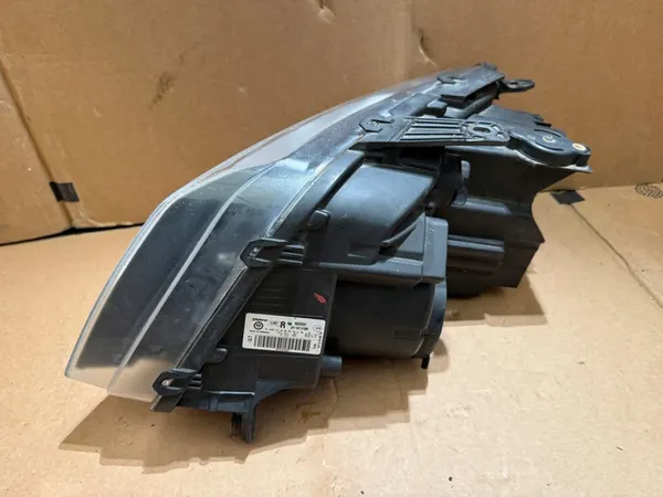 VW Amarok Oikea Etuvalo image 3