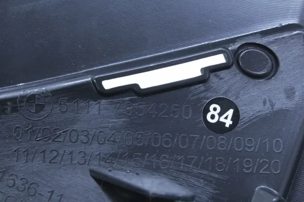OEM 5A2D4D4 Etu oikea puskurin ritilän kiinnityskansi image 4