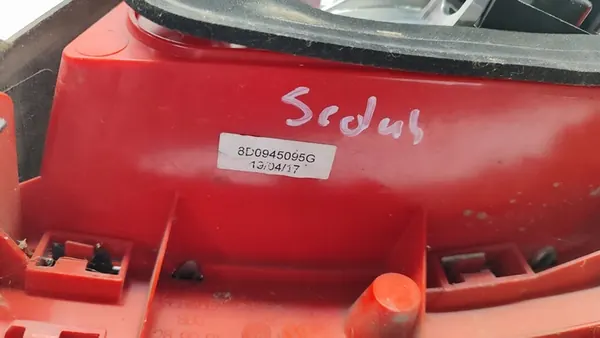 AUDI A4 B5 LIFT SEDÁN LÁMPARA TRASERA IZQUIERDA 8D0945095G image 4