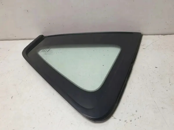 Toyota Yaris achterruit OEM 43R00048 Gebruikt image 4