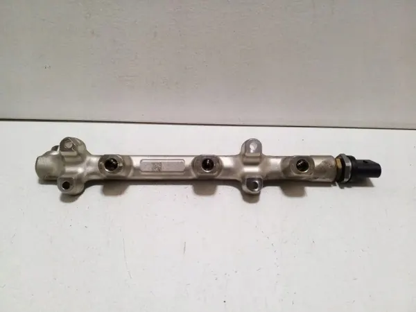 Injectorrail OEM 05C133320A voor Audi A3 8Y 1.0 TSI image 2