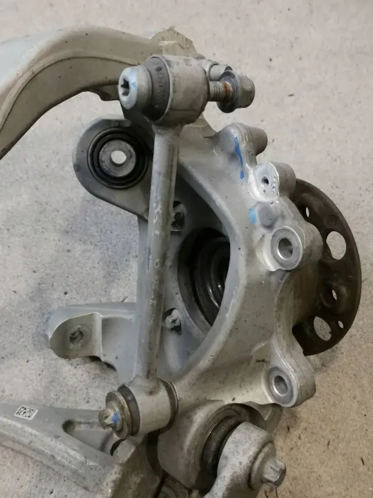 Oikea taka-akselinivel OEM A2053400 Mercedes GLC 63 AMG image 10