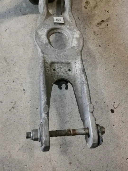 Oikea taka-akselinivel OEM A2053400 Mercedes GLC 63 AMG image 3