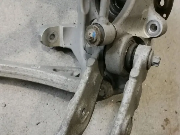 Oikea taka-akselinivel OEM A2053400 Mercedes GLC 63 AMG image 5