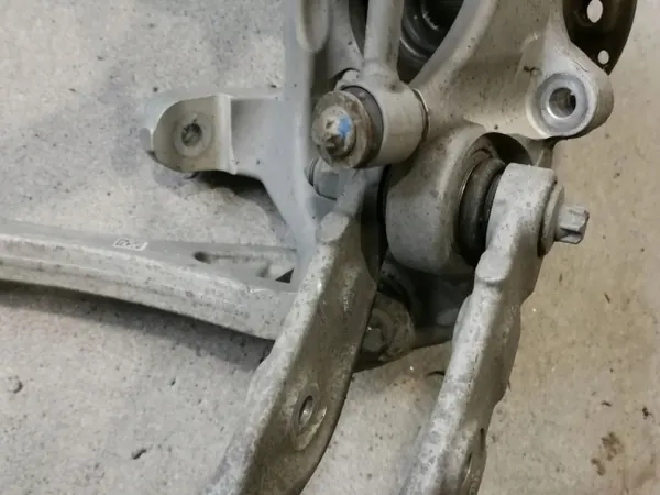 Oikea taka-akselinivel OEM A2053400 Mercedes GLC 63 AMG image 6