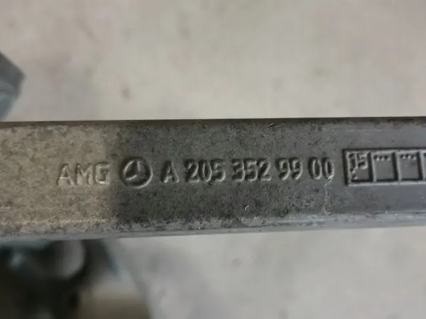 Oikea taka-akselinivel OEM A2053400 Mercedes GLC 63 AMG image 7