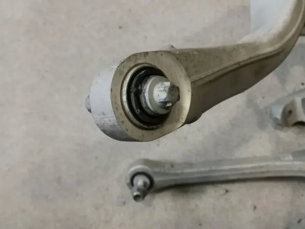 Oikea taka-akselinivel OEM A2053400 Mercedes GLC 63 AMG image 8