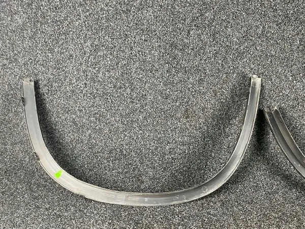 BMW X1 E84 Vasemman Etu- ja Takalokasuojan Lista 51772990165 image 6