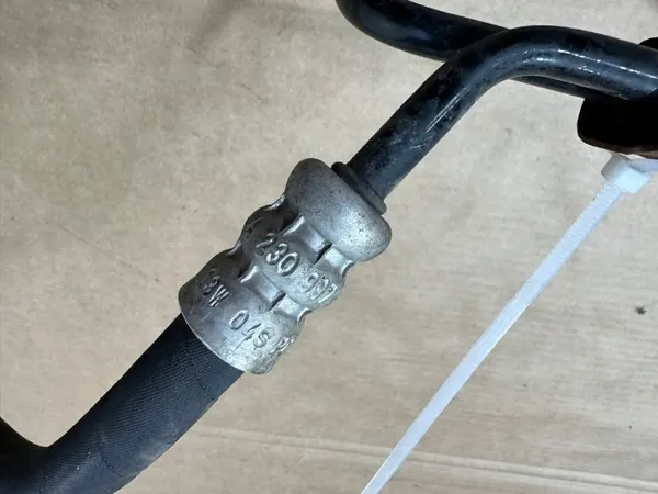 Conducto aceite suspensión Mercedes SL R230 - Pieza OEM image 8