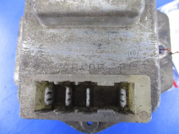 Skoda 120 Spanningsregelaar OEM 443116419070 image 3