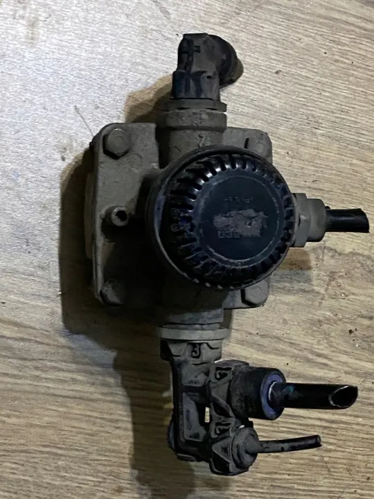 Renault OE 5010588146 Soupape Commande Remorque image 5
