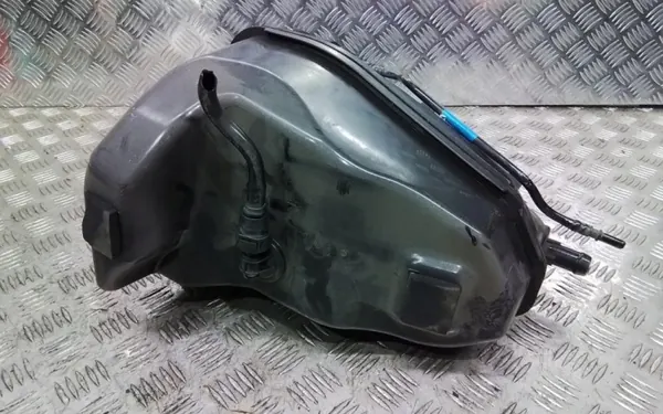 BMW AdBlue-säiliö OEM 7381415 5-sarja G30/G31 image 3