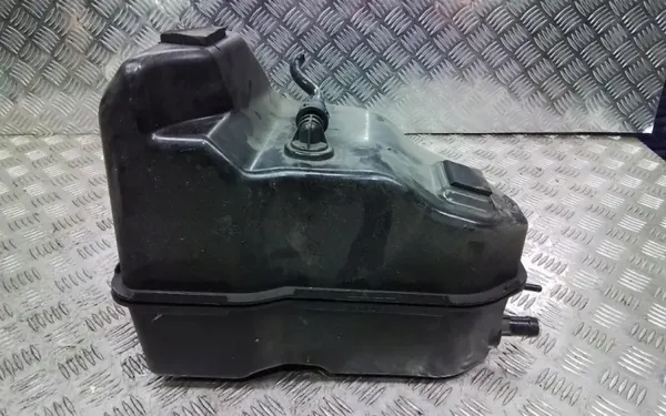 BMW AdBlue-säiliö OEM 7381415 5-sarja G30/G31 image 4