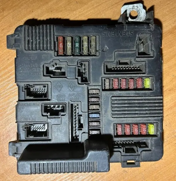 BSM UPC BSI Säkringslåda Renault Scenic II image 2