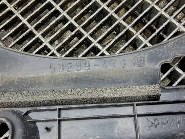 Toyota Prius XW30 radiatorgrill OEM 5328947032 image 7