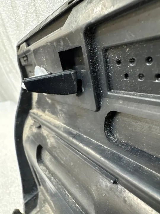 Volvo XC40 Deurlijst Rechts Achter OEM 32409187 image 9