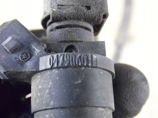 Iniettore carburante Skoda OE 047906031 image 4