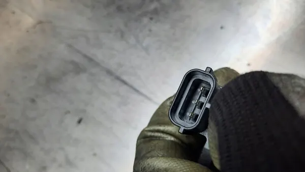 Sensor de posición del árbol de levas Volvo XC60 V70 S60 2.0 D4 D4204T5 OEM 31272689 image 2