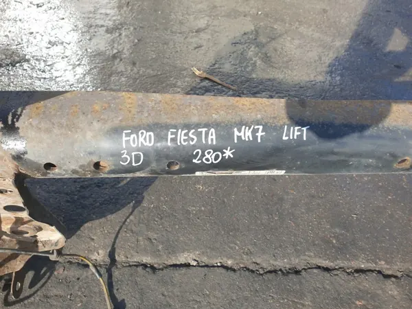 Viga do eixo traseiro Ford Fiesta MK7 OEM - Usado image 9