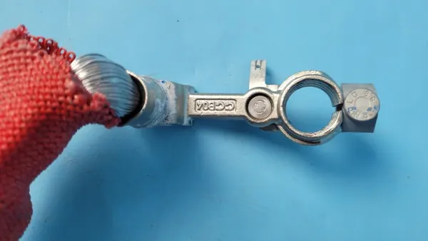 BMW Puristusplus-kaapeli OEM 6839822 - Käytetty kunto image 3