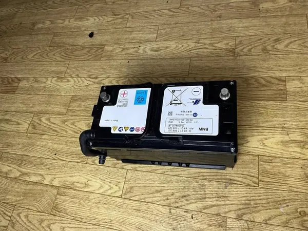 Batterie BMW OEM 61217908321 - 70Ah État utilisé image 2