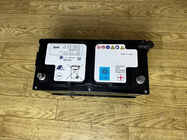 Batterie BMW OEM 61217908321 - 70Ah État utilisé image 4