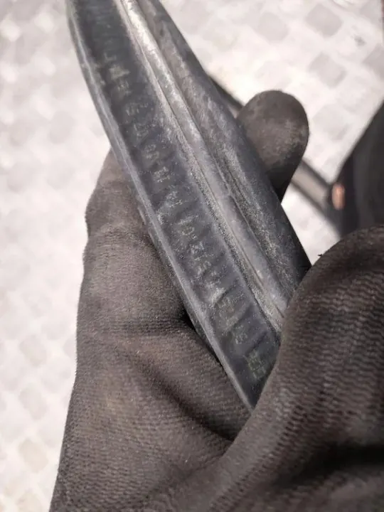 Joint de capot moteur OEM 97054151201 Porsche Panamera image 3