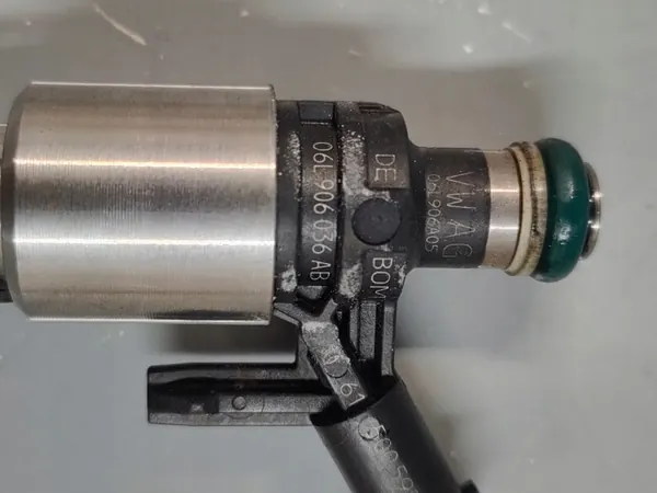 Injecteur SEAT LEON III 5F CUPRA 2.0 TSI 300PS OEM image 2