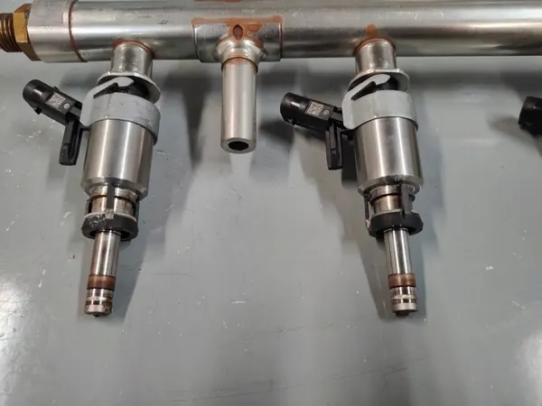 Injecteur SEAT LEON III 5F CUPRA 2.0 TSI 300PS OEM image 8