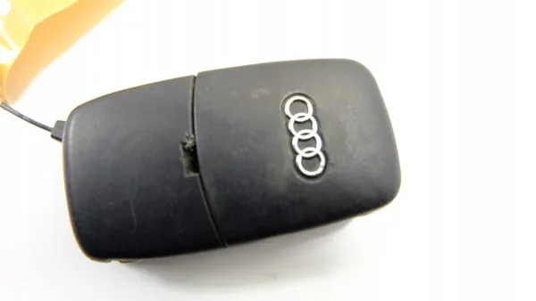 Audi A3 8P Avaimenperä OEM 8P0837231 - Käytetty image 6