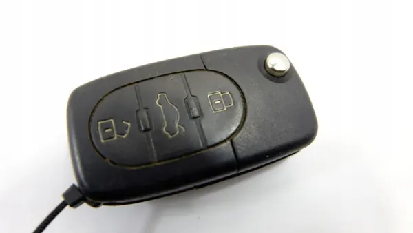 Audi A3 8P Avaimenperä OEM 8P0837231 - Käytetty image 7