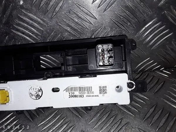 Kia Sorento displayskärm OEM 945003e500 image 5