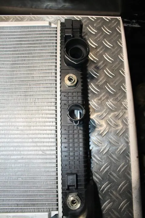 Mercedes-Benz E W212 Radiateur image 2