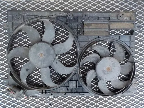 Módulo do Ventilador do Radiador Volkswagen Passat B6 2.0 TDI 1K0121207AT image 1
