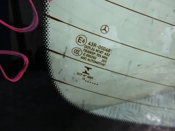 Luna trasera Mercedes W205 OEM 205/080 Usada image 9