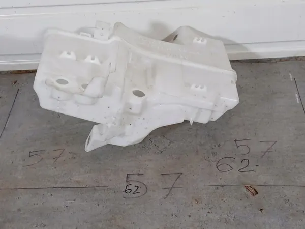 Toyota Corolla E21 pesulaitteen säiliö OEM 85350-02211 image 4
