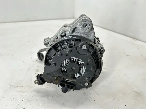 Vaihtovirtageneraattori SUBARU OUTBACK 2.5L bensiini 2021 OEM 23700AB051 image 2