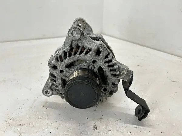 Vaihtovirtageneraattori SUBARU OUTBACK 2.5L bensiini 2021 OEM 23700AB051 image 4