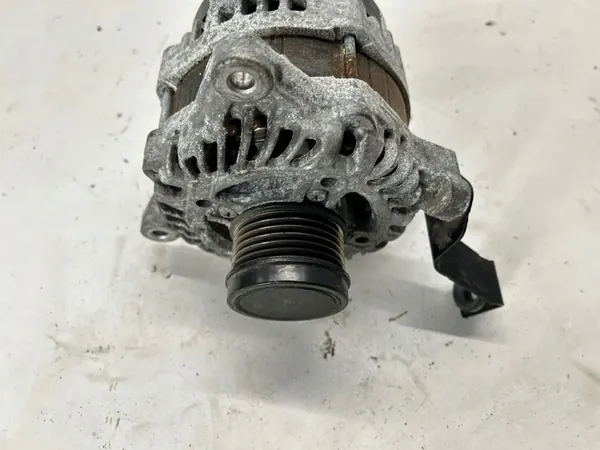 Vaihtovirtageneraattori SUBARU OUTBACK 2.5L bensiini 2021 OEM 23700AB051 image 5