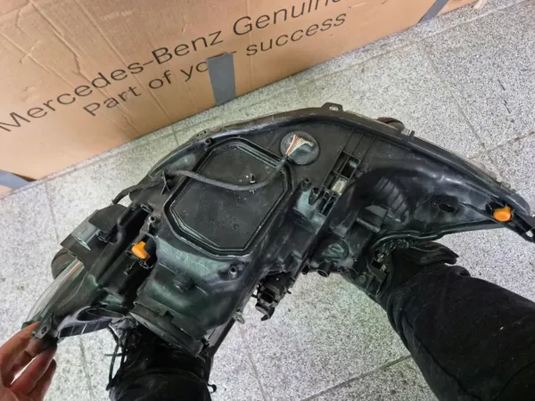 Farol dianteiro Toyota Auris E180 OEM 8111002E21 image 3