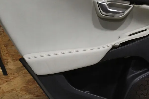 Linkes hinteres Türpanel Volvo V40 Cross Country 2013 OEM 1319940 image 4